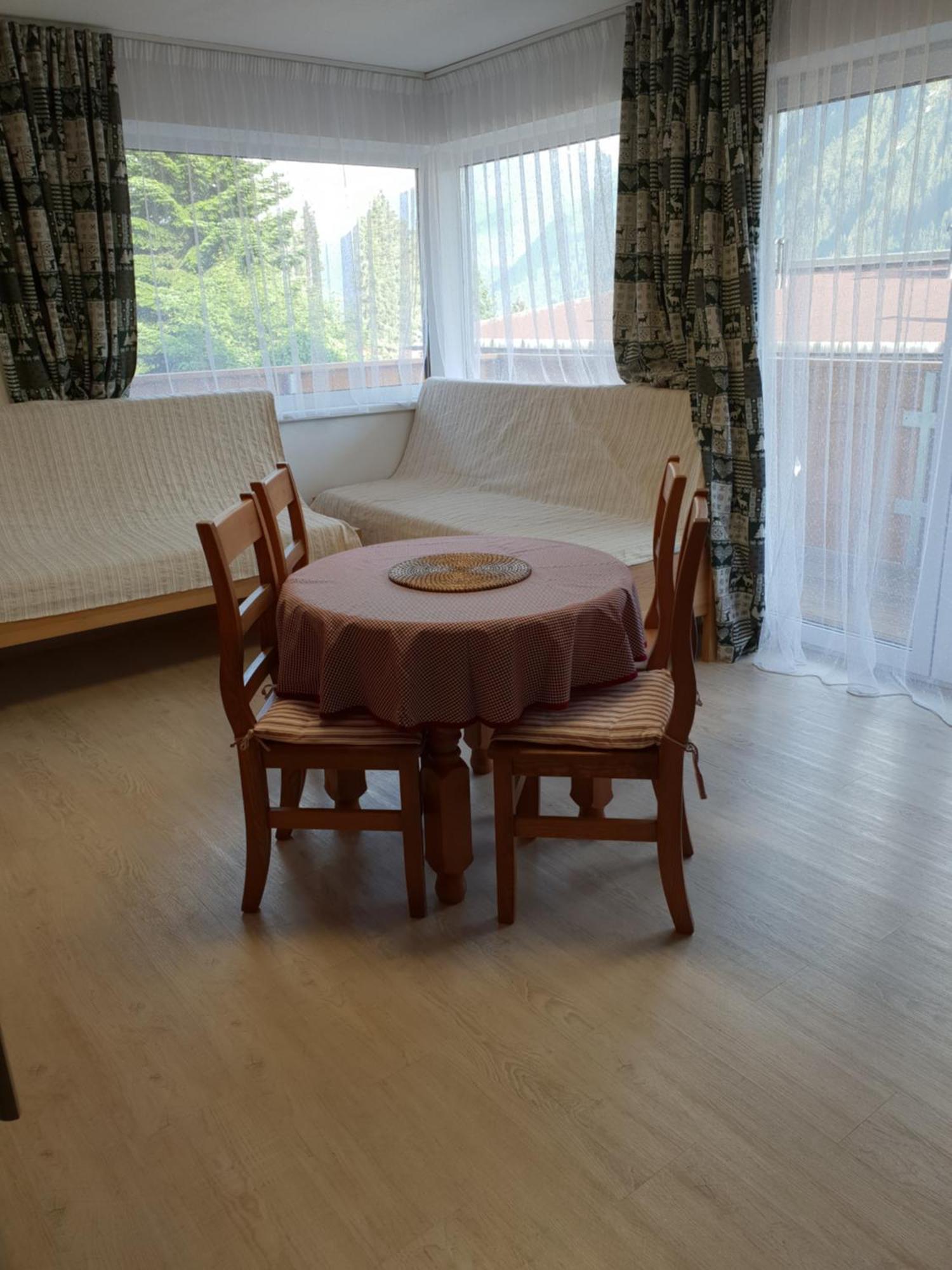 Amalia Haus Apartment Tux Bilik gambar