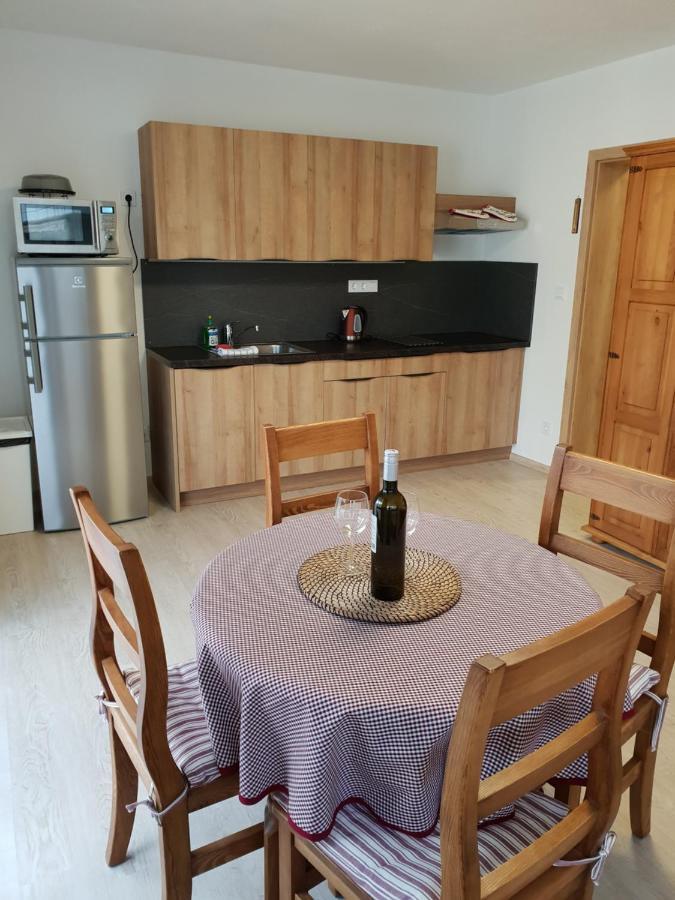 Amalia Haus Apartment Tux Bilik gambar